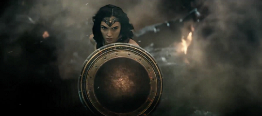 Wonder Woman 協助超人和蝙蝠俠對付 Doomsday