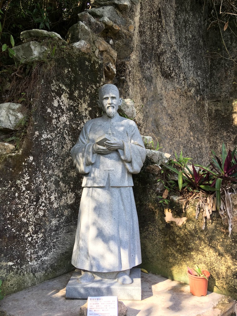 聖福若瑟神父的雕像