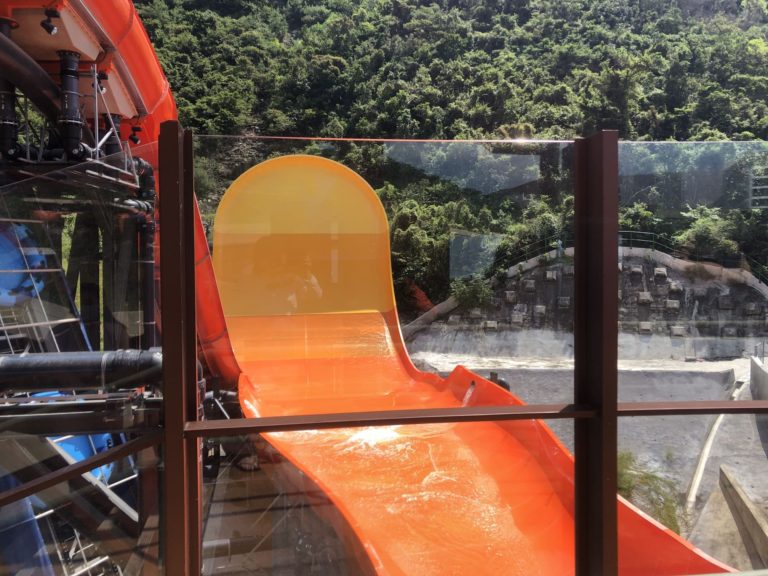 位於絕嶺深谷的沖天瀑布