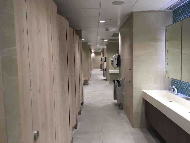 海洋公園水上樂園男更衣室內部