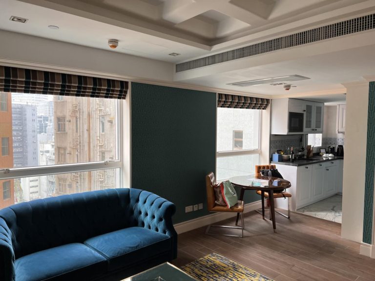 由睡房看格蘭豪華套房的客廳