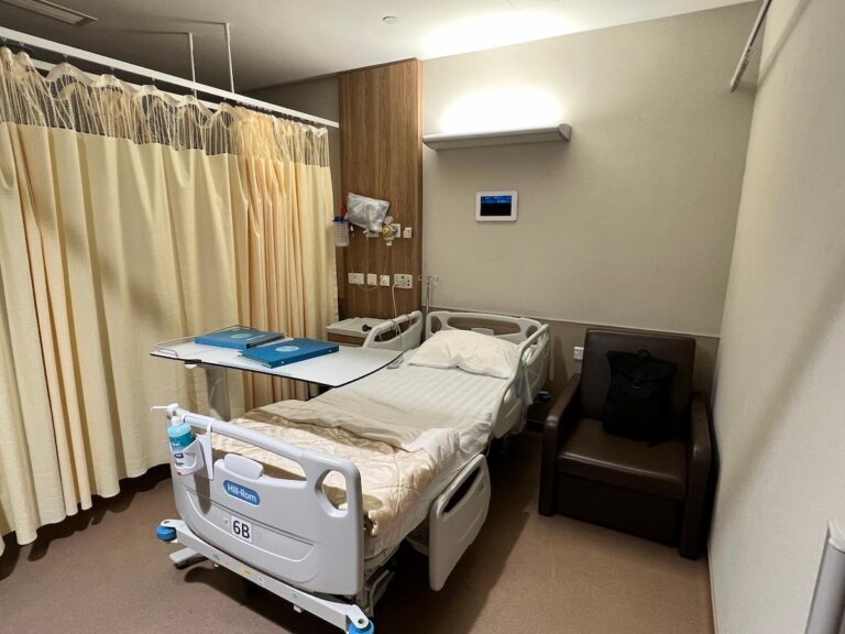 港怡醫院標準病房病床